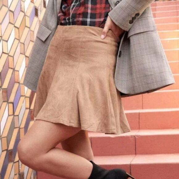 Max Studio Faux Suede Velvet Skater Skirt - Picture 9 of 9